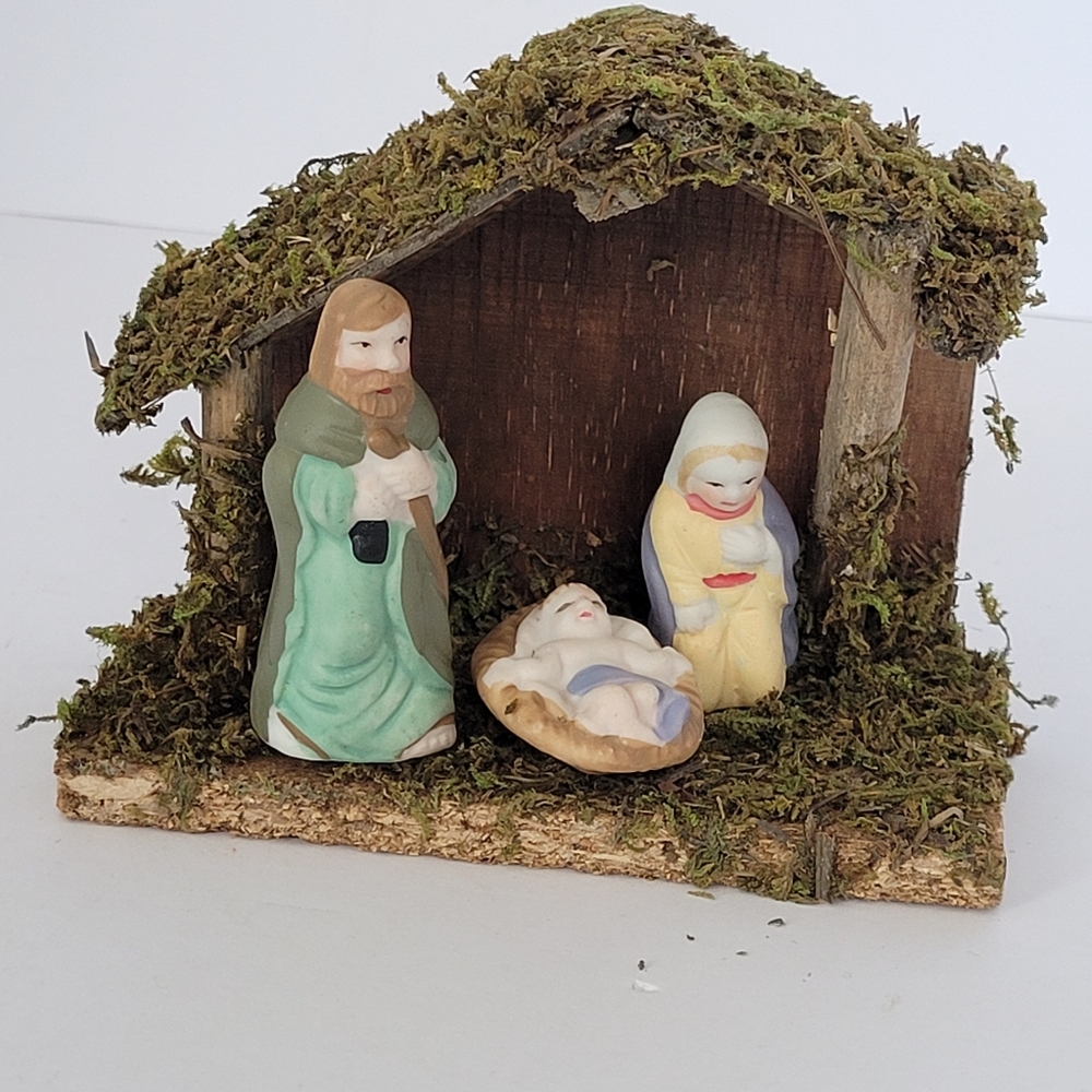 Nativity Stable 3 Figurine Set